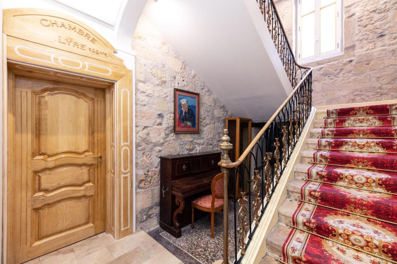 Romantique Maison De L'eglise Du Couvent *